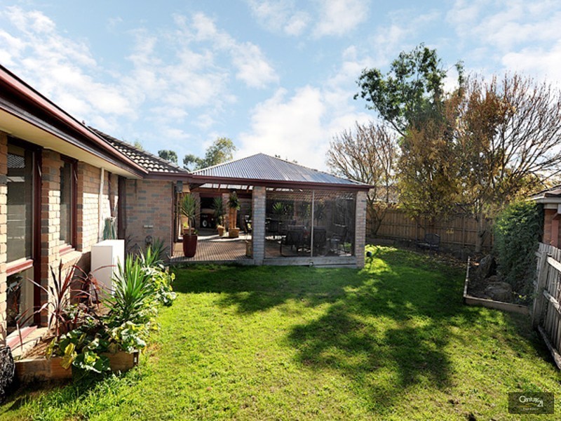 2 Cliveden Close, Narre Warren South VIC 3805