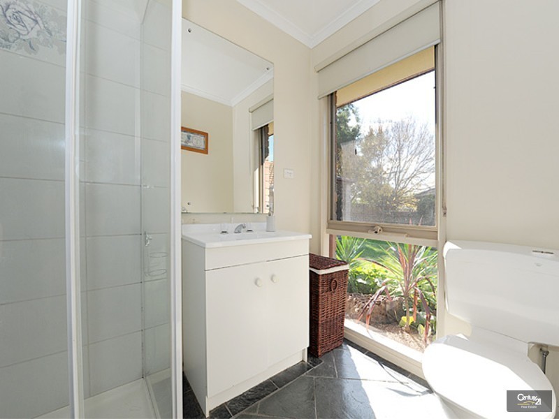 2 Cliveden Close, Narre Warren South VIC 3805