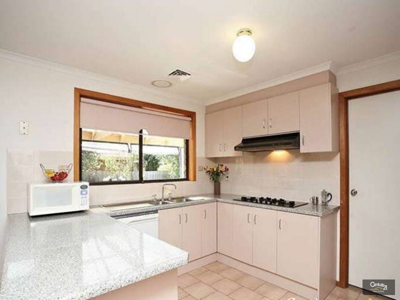 2 Ireland Avenue, Narre Warren VIC 3805