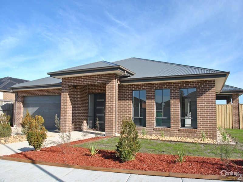 31 Donohue Street, Cranbourne East VIC 3977