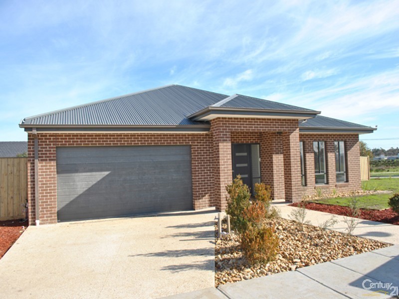 31 Donohue Street, Cranbourne East VIC 3977