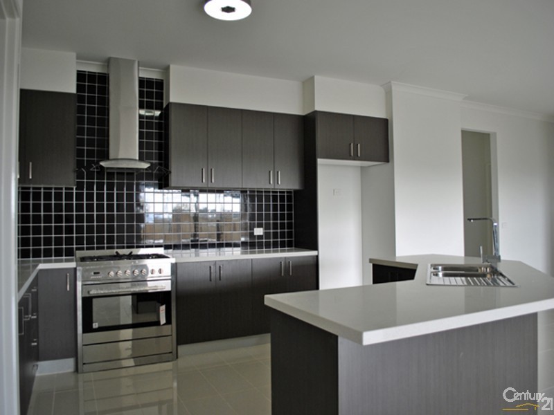 31 Donohue Street, Cranbourne East VIC 3977