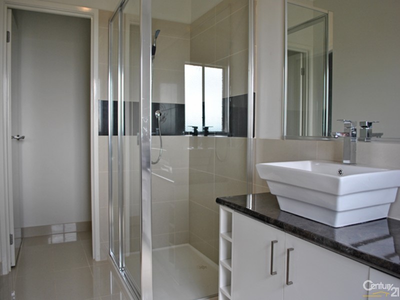 31 Donohue Street, Cranbourne East VIC 3977