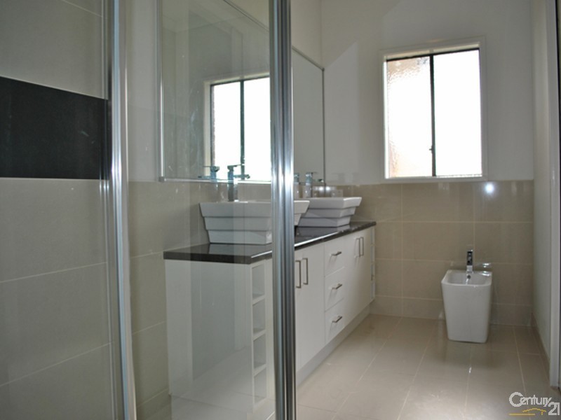 31 Donohue Street, Cranbourne East VIC 3977