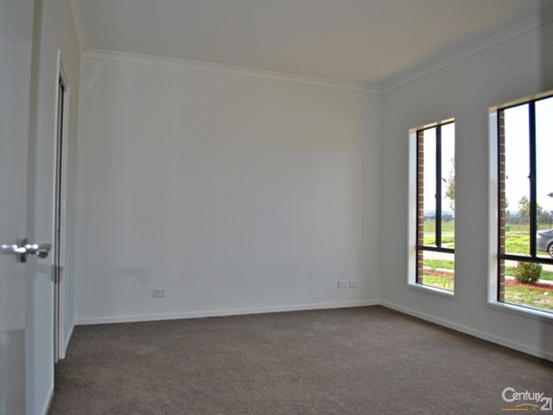 31 Donohue Street, Cranbourne East VIC 3977