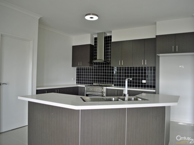 31 Donohue Street, Cranbourne East VIC 3977