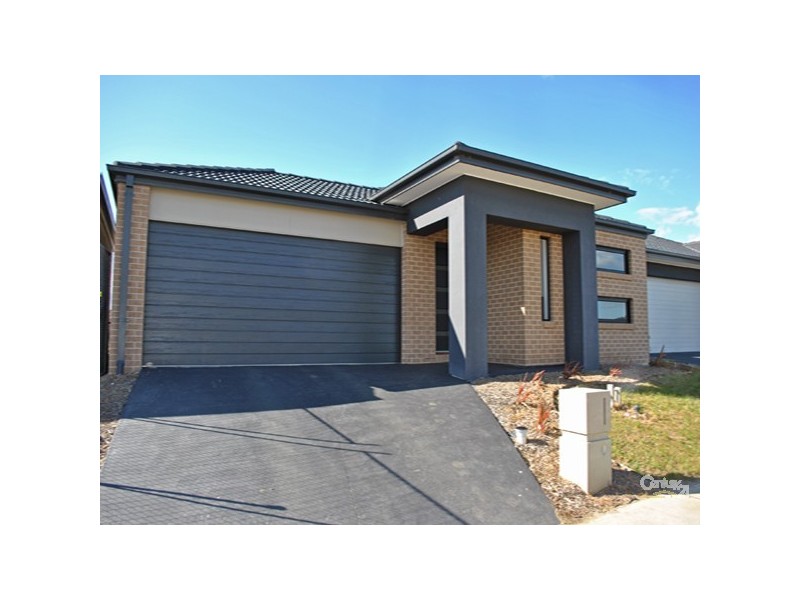 89 Selandra Boulevard, Clyde North VIC 3978