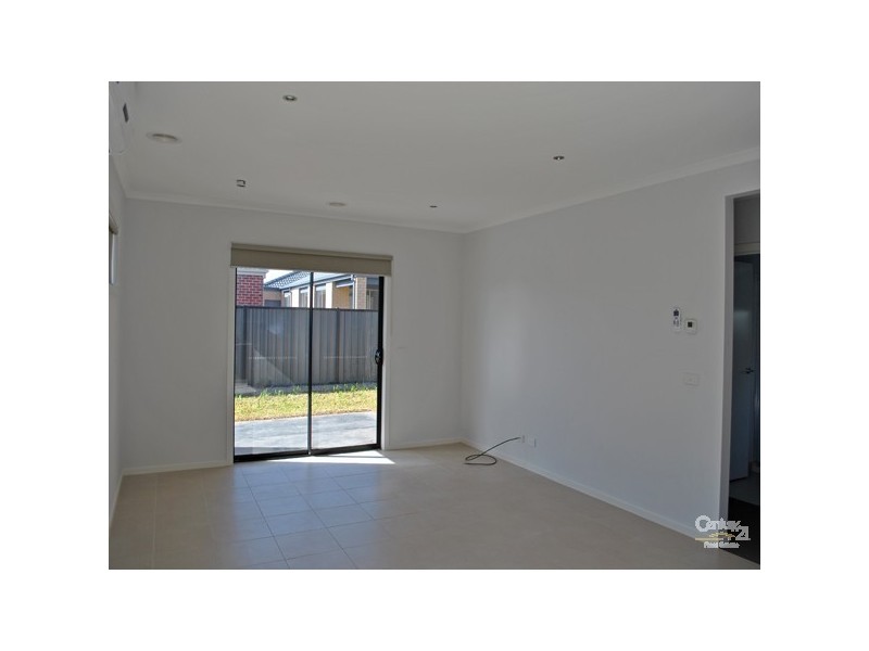 89 Selandra Boulevard, Clyde North VIC 3978