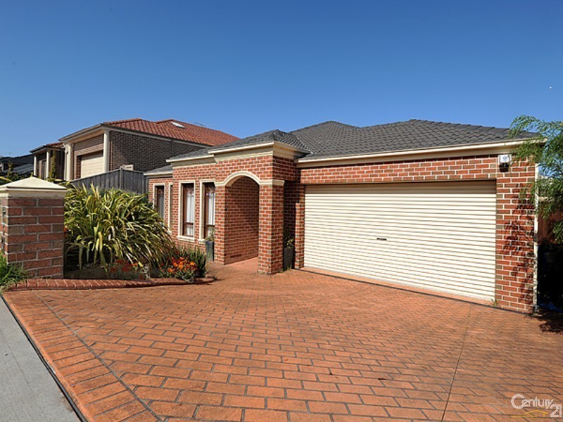 5 Highvale Crescent, Berwick VIC 3806