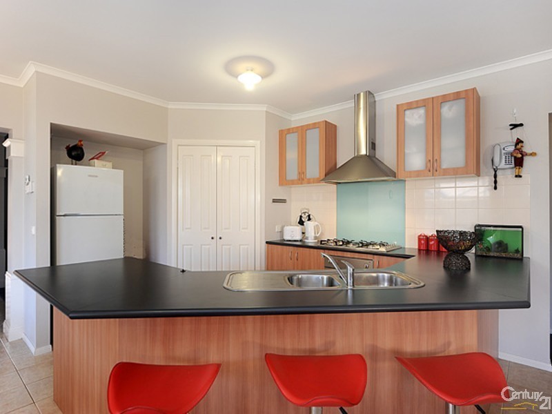 5 Highvale Crescent, Berwick VIC 3806