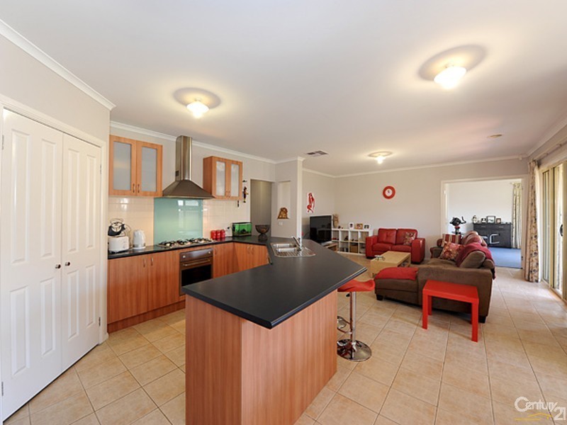 5 Highvale Crescent, Berwick VIC 3806