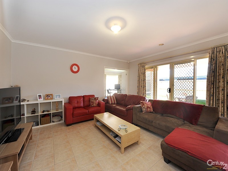 5 Highvale Crescent, Berwick VIC 3806