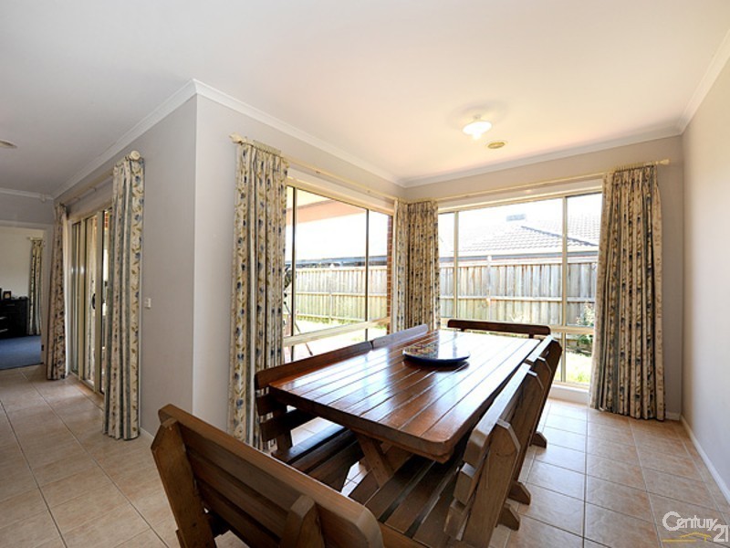 5 Highvale Crescent, Berwick VIC 3806