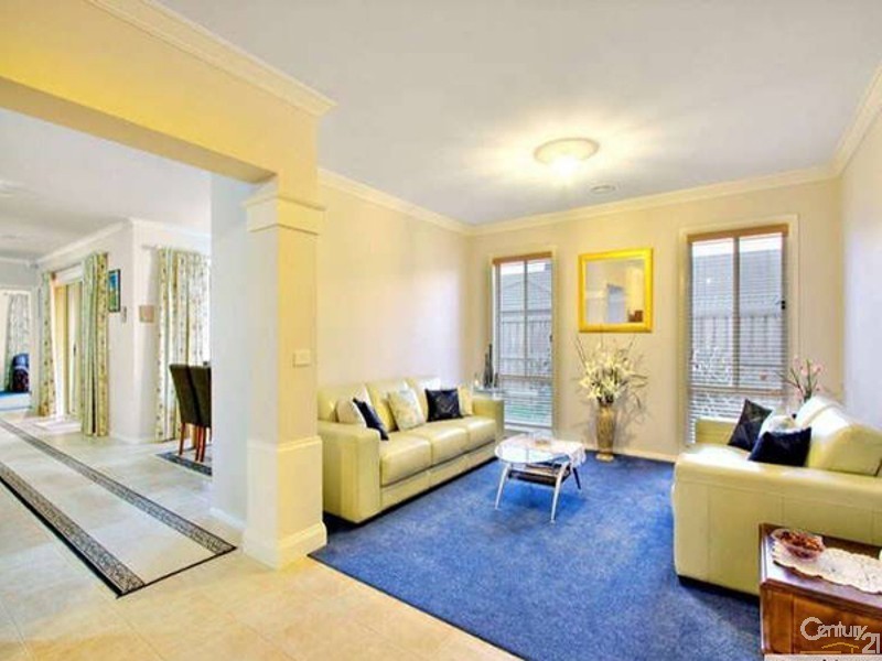 5 Highvale Crescent, Berwick VIC 3806