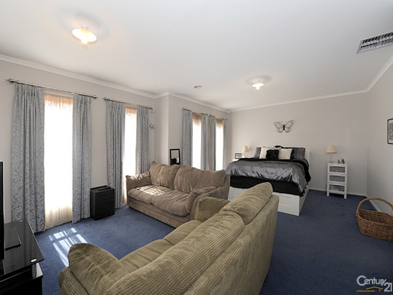 5 Highvale Crescent, Berwick VIC 3806