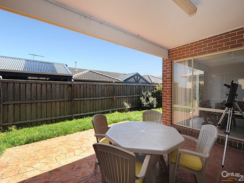 5 Highvale Crescent, Berwick VIC 3806