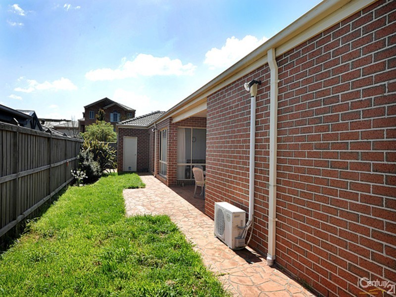 5 Highvale Crescent, Berwick VIC 3806