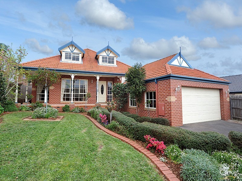 9 Vivienne Way, Berwick VIC 3806