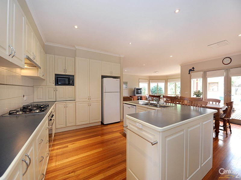 9 Vivienne Way, Berwick VIC 3806