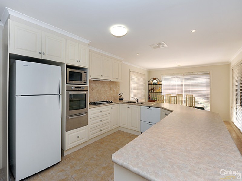 8 Cherrywood Way, Narre Warren South VIC 3805