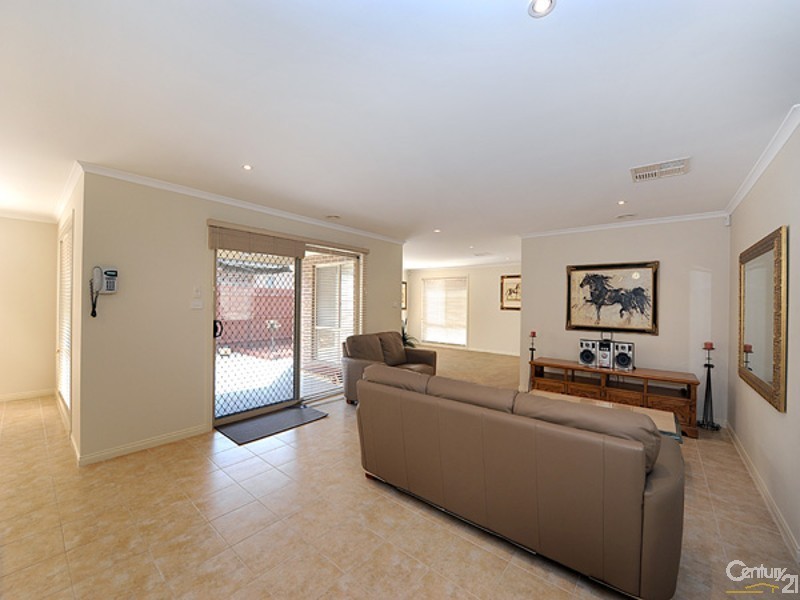 8 Cherrywood Way, Narre Warren South VIC 3805