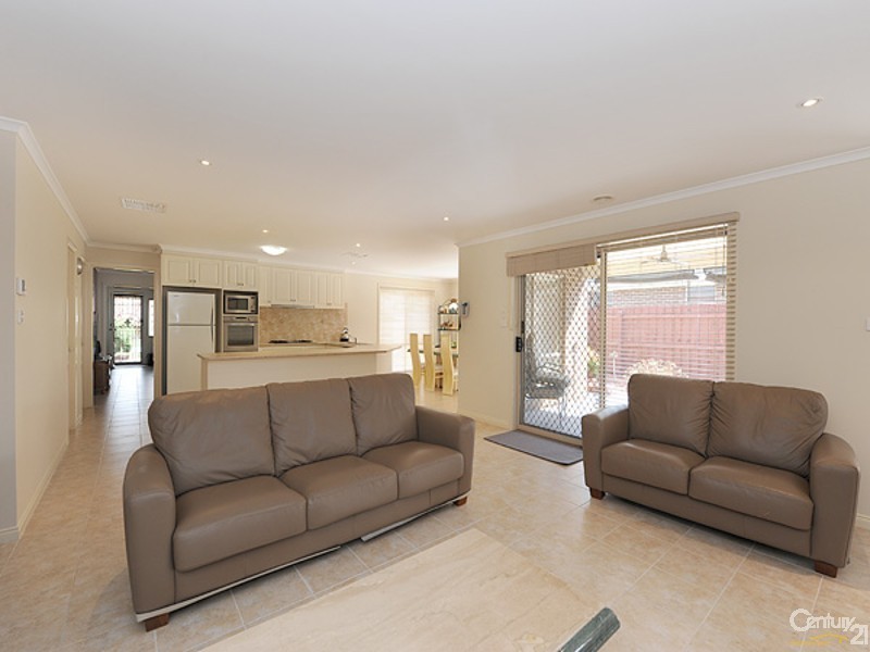 8 Cherrywood Way, Narre Warren South VIC 3805