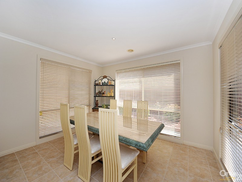 8 Cherrywood Way, Narre Warren South VIC 3805