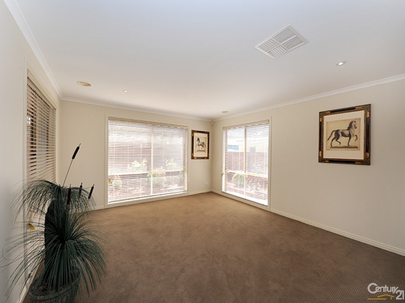 8 Cherrywood Way, Narre Warren South VIC 3805