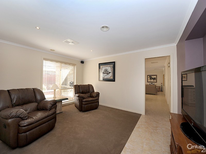 8 Cherrywood Way, Narre Warren South VIC 3805