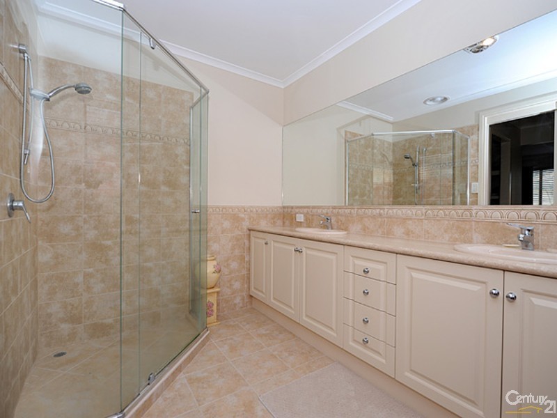 8 Cherrywood Way, Narre Warren South VIC 3805