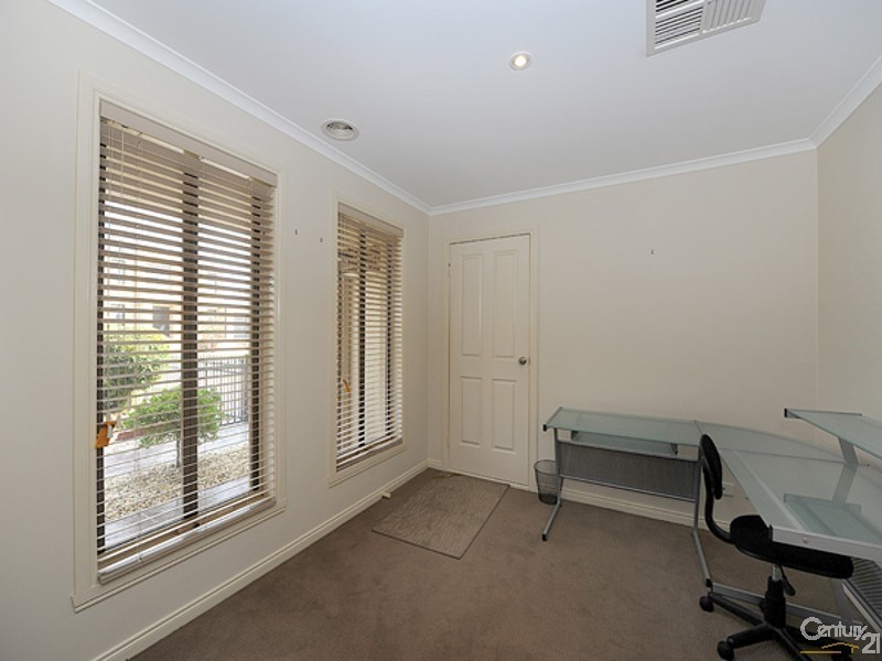 8 Cherrywood Way, Narre Warren South VIC 3805