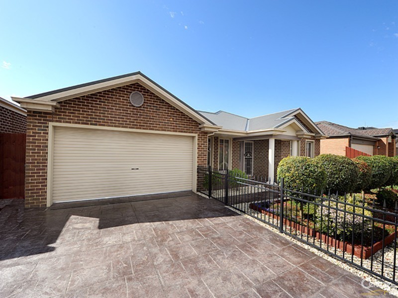 8 Cherrywood Way, Narre Warren South VIC 3805