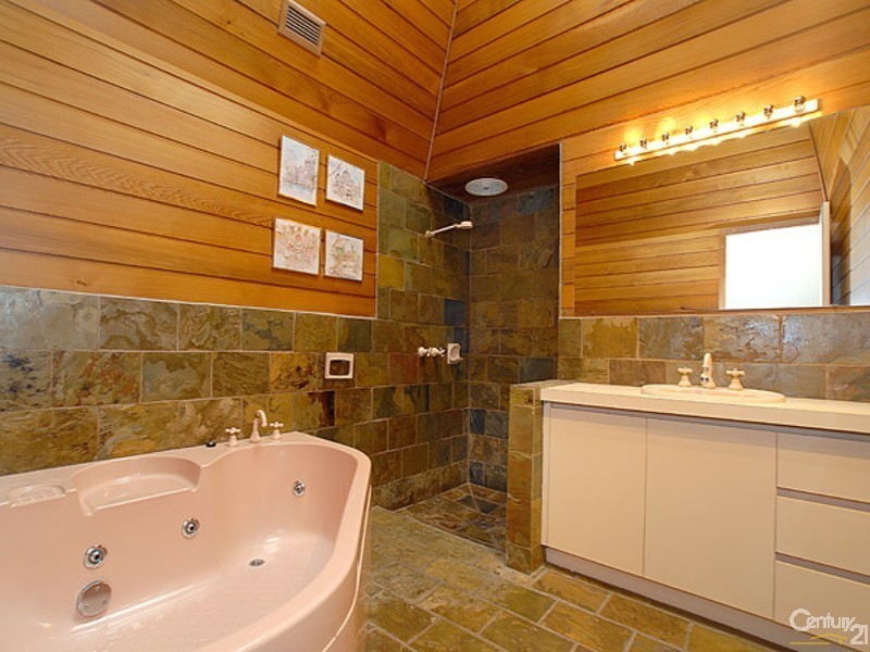 44 Strathavan Drive, Berwick VIC 3806