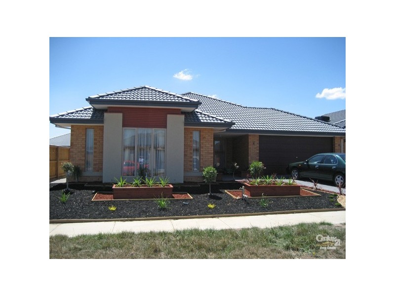 16 Manorwood Way, Berwick VIC 3806