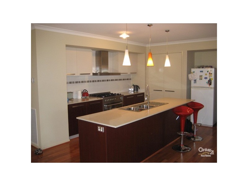 16 Manorwood Way, Berwick VIC 3806