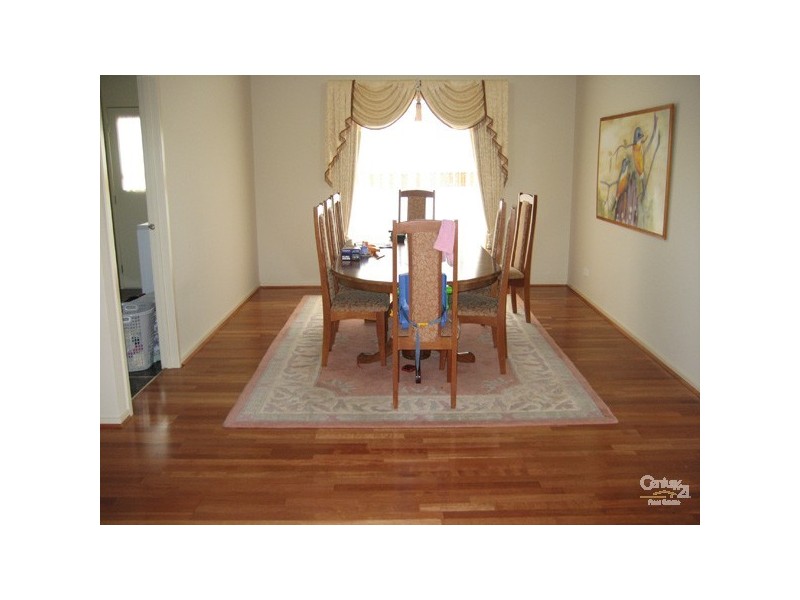 16 Manorwood Way, Berwick VIC 3806