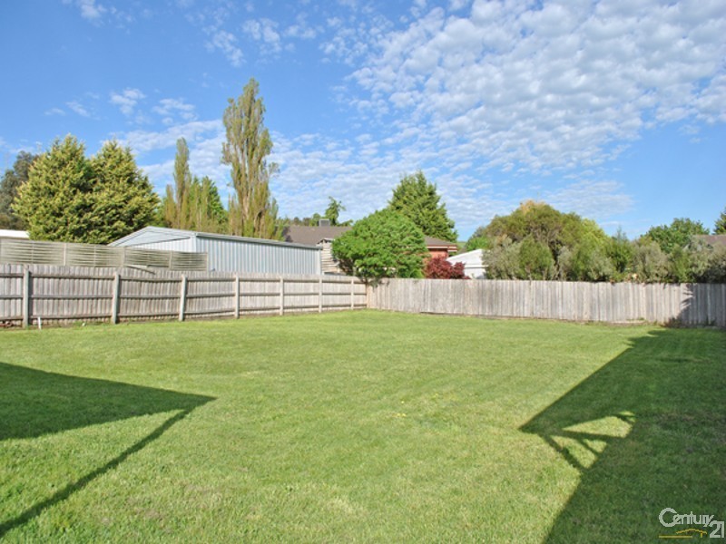 7 Amber Crescent, Narre Warren VIC 3805