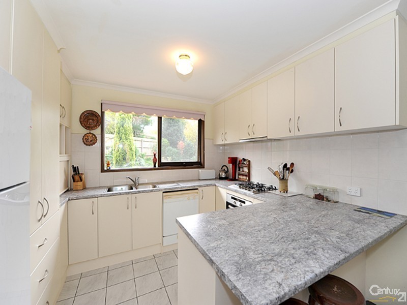 6 Heard Close, Berwick VIC 3806