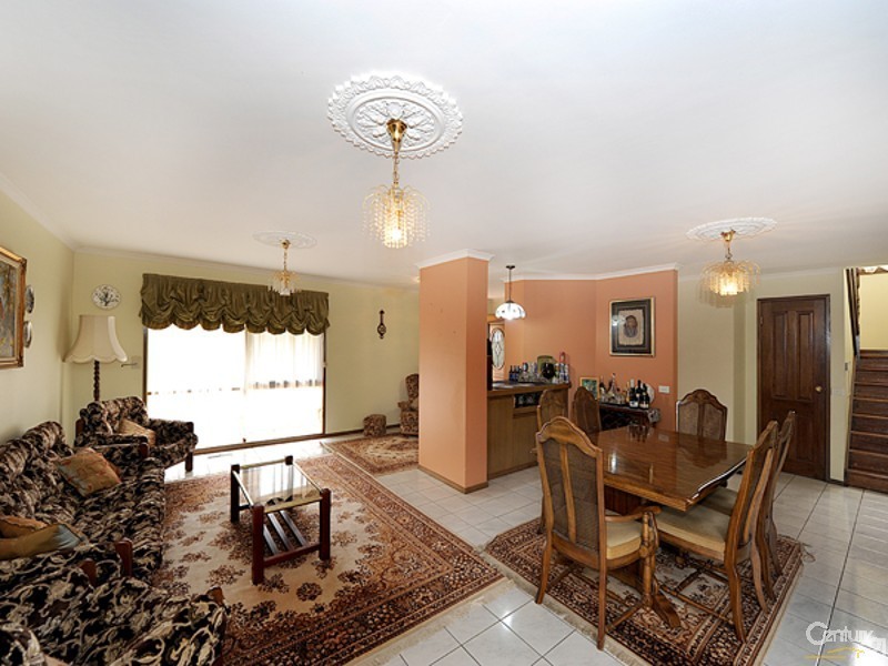 6 Heard Close, Berwick VIC 3806