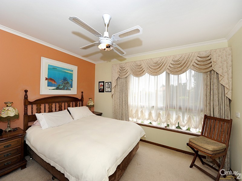 6 Heard Close, Berwick VIC 3806