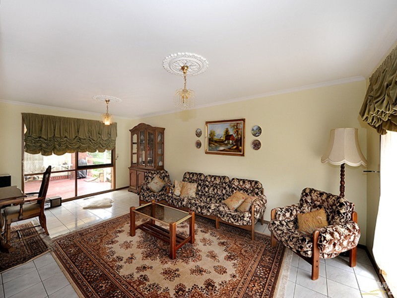 6 Heard Close, Berwick VIC 3806