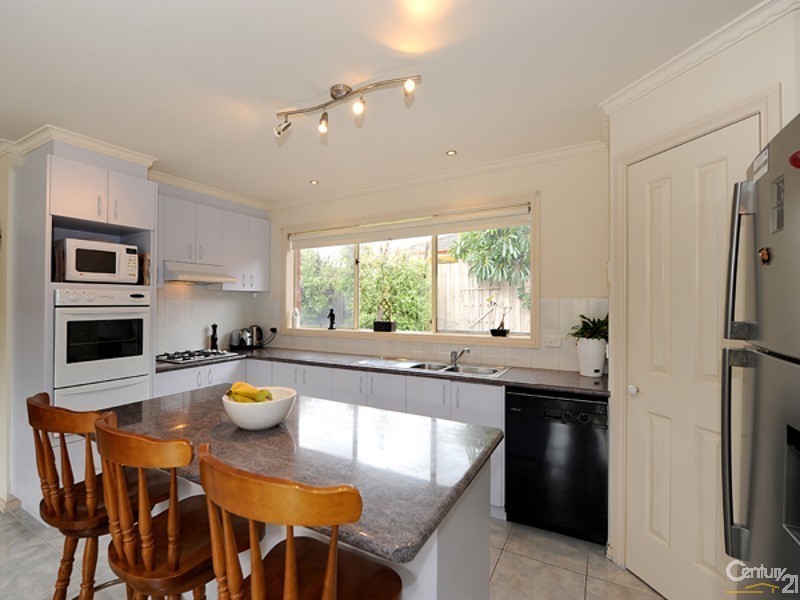 16 Domain Drive, Berwick VIC 3806