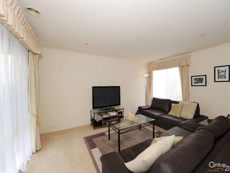 16 Domain Drive, Berwick VIC 3806