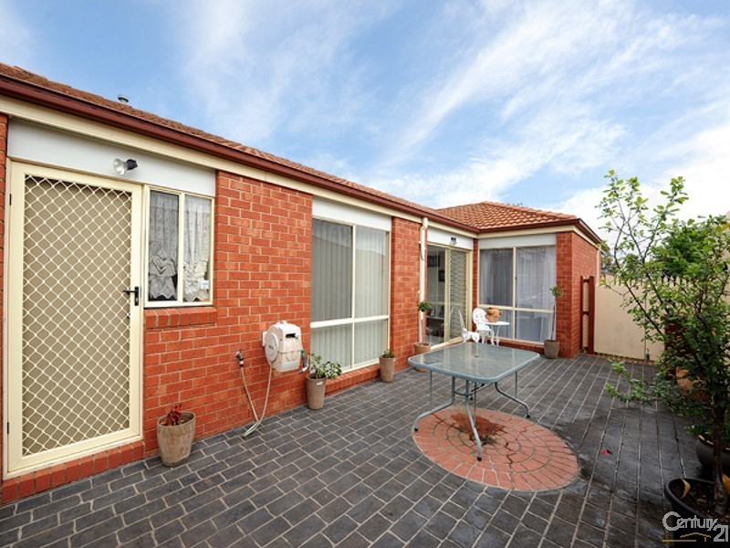 16 Domain Drive, Berwick VIC 3806