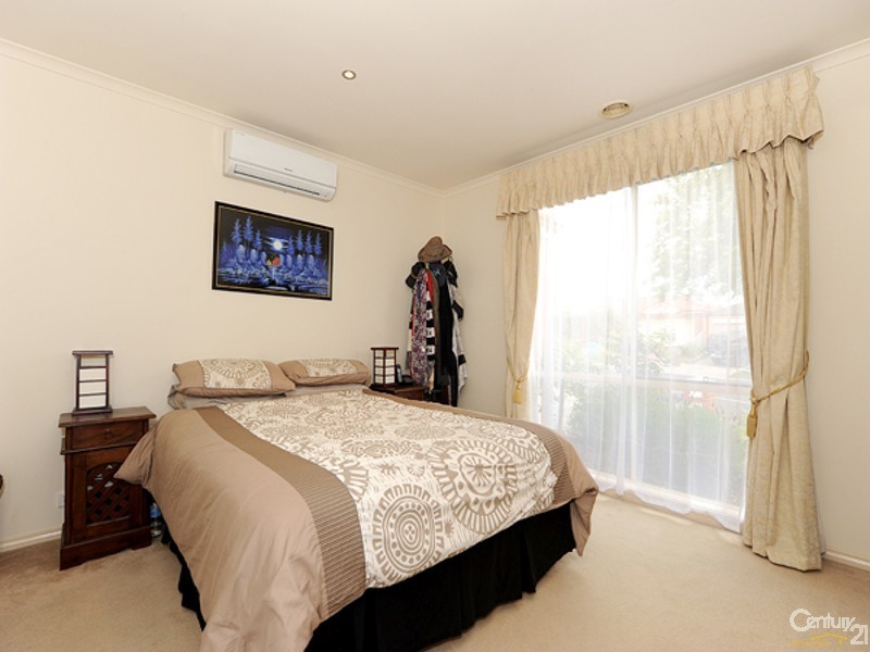 16 Domain Drive, Berwick VIC 3806