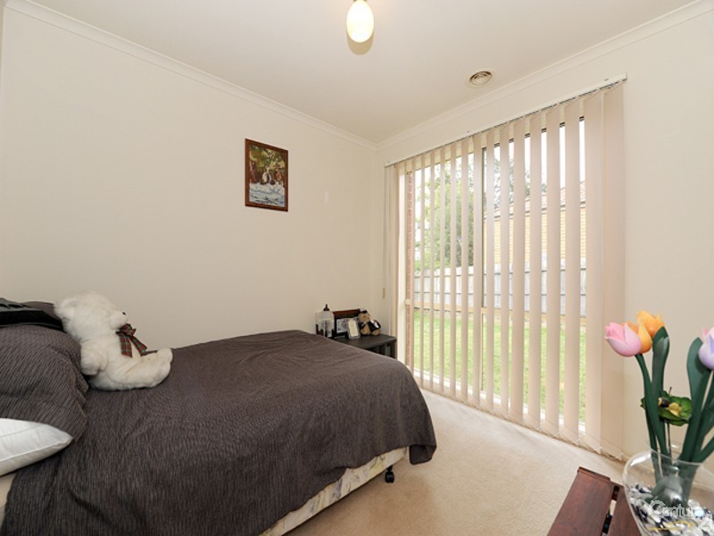 16 Domain Drive, Berwick VIC 3806