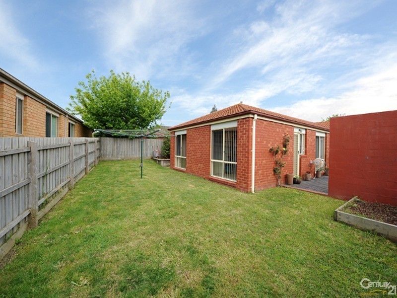 16 Domain Drive, Berwick VIC 3806