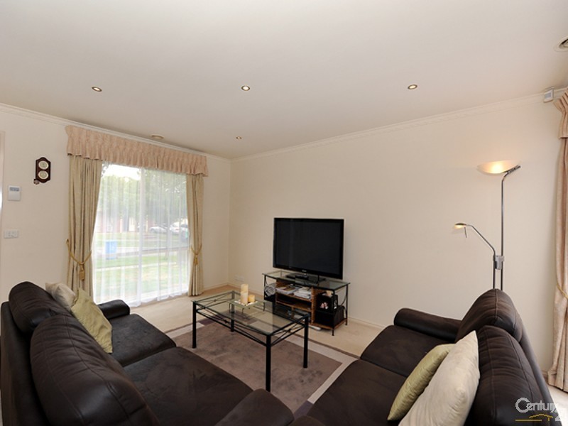 16 Domain Drive, Berwick VIC 3806