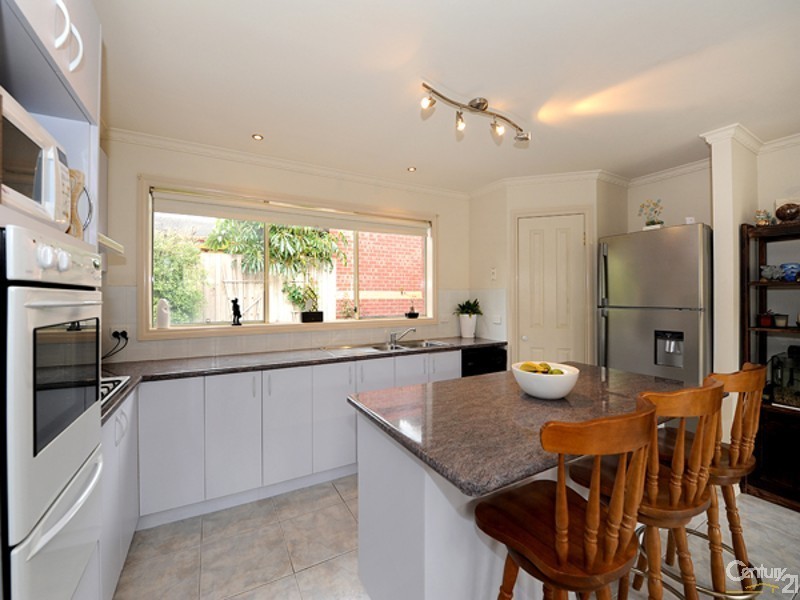 16 Domain Drive, Berwick VIC 3806