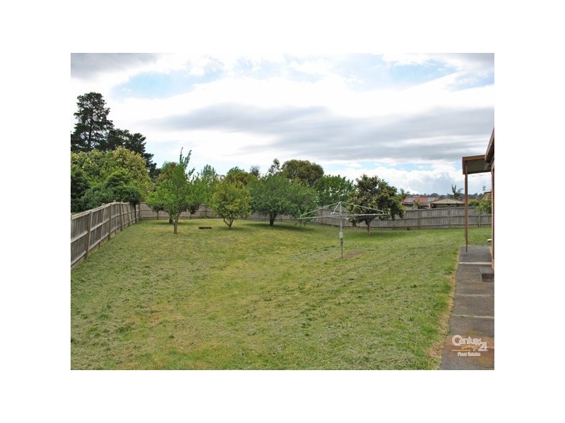 2 Crawley Road, Narre Warren North VIC 3804